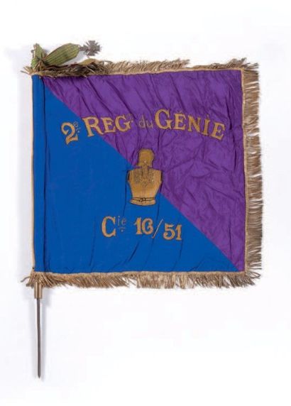 null «2e Regt du Génie, Cie 16/51» Fanion carré, violet et bleu, bordé de franges...
