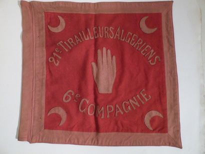 null «21E Tirailleurs Algériens, 6e Compagnie» Fanion rectangulaire, en drap rouge....