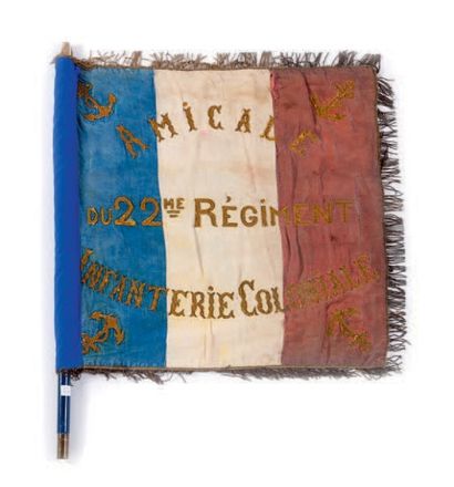 null «Amicale du 22e Régiment d'Infanterie Coloniale» Drapeau tricolore, bordé de...