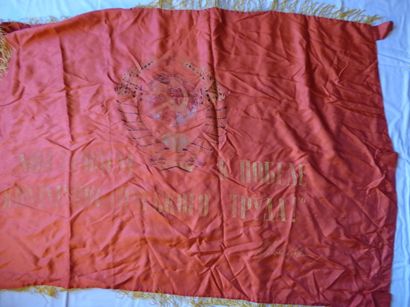 null Grand drapeau de propagande soviétique, imprimé. 175 x 108 cm (petits manques...
