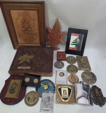 null Lot d'environ 20 pièces souvenirs Légion Étrangère.