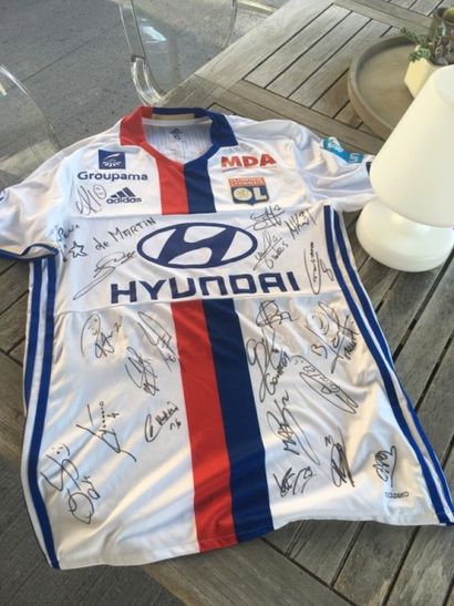null 1 Maillot porté d'Alexandre Lacazette, signé par des joueurs de L'Olympique...