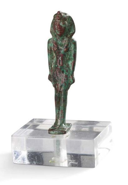 EGYPTE - Basse Epoque (664-332 av. J.-C.) Statuette représentant un pharaon
Il est...