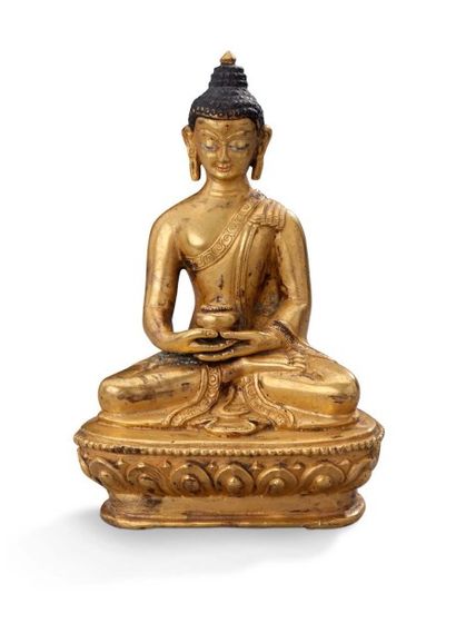 TIBET - XVIIIe siècle Amitayus est figuré assis sur un socle aux lotus, tenant un...