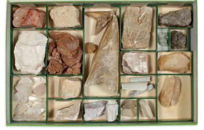 Collection de quatre coffrets de minéraux...