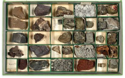 null Collection de quatre coffrets de minéraux et fossiles divers