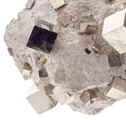 null Pyrite, Navajun, Espagne. (130.000.000 d'années)
La pyrite cubique ou hexaèdre...