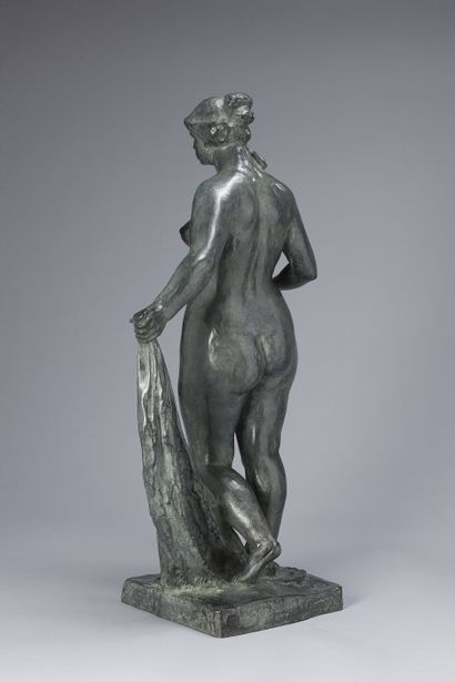 Pierre-Auguste RENOIR (1841-1919) 
Petite Vénus à la pomme

Bronze à patine gris...
