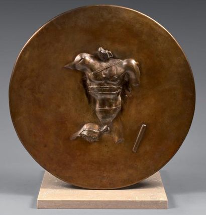 Igor MITORAJ (1944-2014) 
Disque
Bronze à patine dorée, signé en bas au milieu, numéroté...