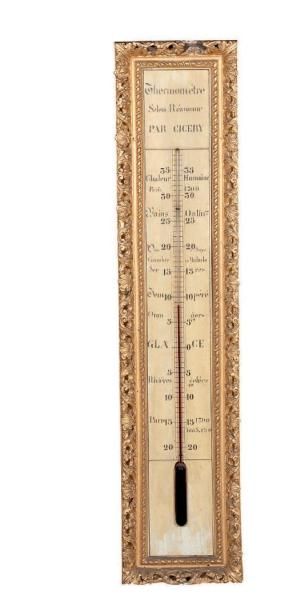 null Thermomètre selon Réaumur dans un encadrement rectangulaire en bois sculpté...