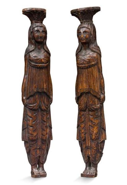 null DEUX MOTIFS D'APPLIQUE en bois naturel sculptés moulurés représentant des femmes...