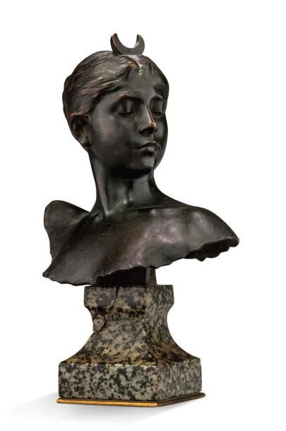 Alexandre FALGUIERE (1831- 1900) Buste de Diane en bronze à patine brune
Signé derrière...