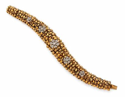 null Original bracelet articulé en or jaune 18K (750) rehaussé de fleurettes en or...