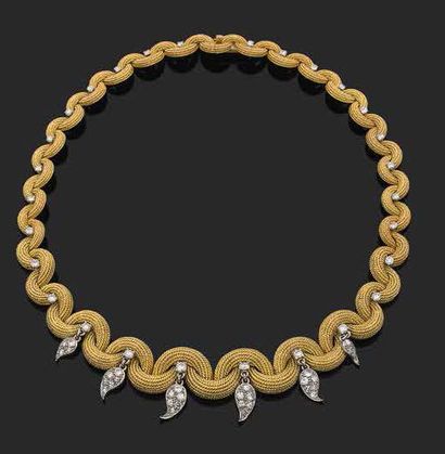 STERLE Parure composée d'un collier et un bracelet articulés en or jaune tressé 18k...