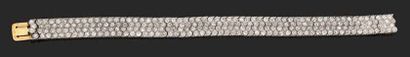 null Bracelet ruban en or jaune et gris 18k (750) entièrement articulé et serti de...