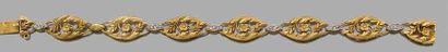 null Bracelet articulé en or jaune 18k (750) ciselé de fleurettes alternées de petits...