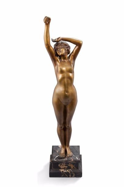 CALENDI (XIX-XXè) 
Sculpture en bronze à patine médaille figurant une femme nue le...