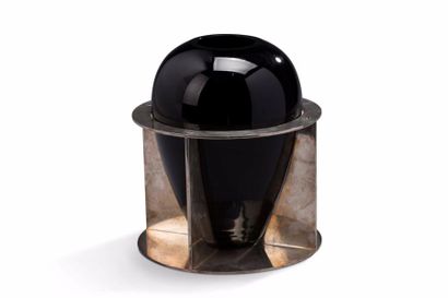 JEAN-BORIS LACROIX (1902-1984) 
Vase ovoïde en verre teinté noir reposant sur une...