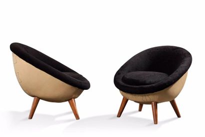 Jean Royère (1902-1981) 
Superbe paire de fauteuils modèle «Oeuf» à structure en...