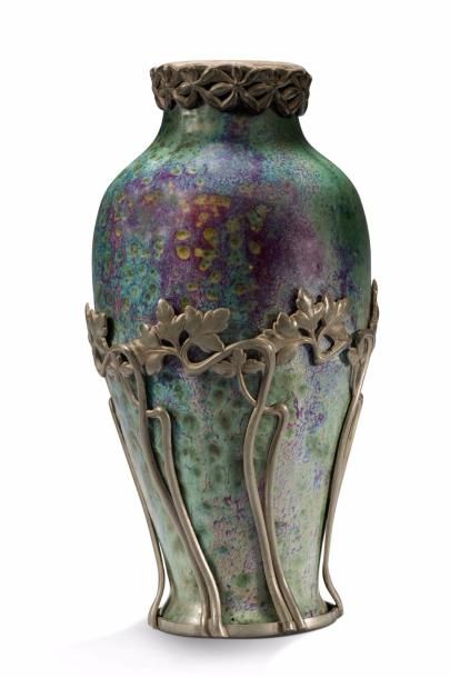 PIERRE ADRIEN DALPAYRAT (1844-1910) 
Vase conique à col resserré en grès émaillé...
