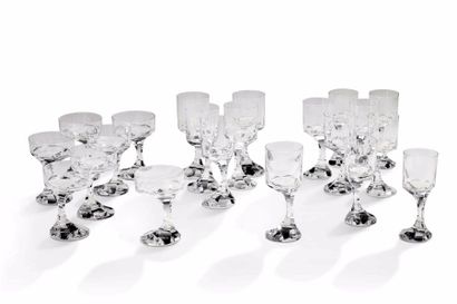 BACCARAT 
Service de verre en cristal modèle « Narcisse» comprenant: 6 verres à eau,...