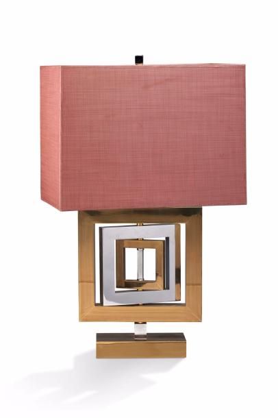 Roméo REGA, attribué à 
Lampe à structure en laiton doré et chromé à décor de cubes...