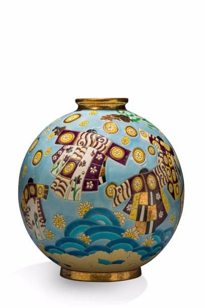 Manufacture de LONGWY 
"Kyoto"
Vase boule en faïence émaillée polychrome figurant...