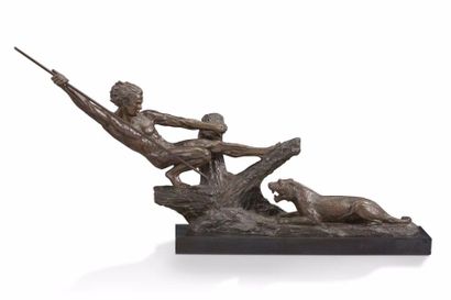 Frédéric FOCHT (1879-?) 
Sculpture en bronze patiné figurant un chasseur devant une...