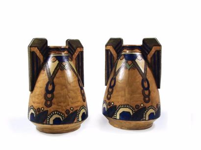 GEORGES RENAUD (1901-1994) pour QUIMPER 
Paire de grands vases en grès de forme conique...