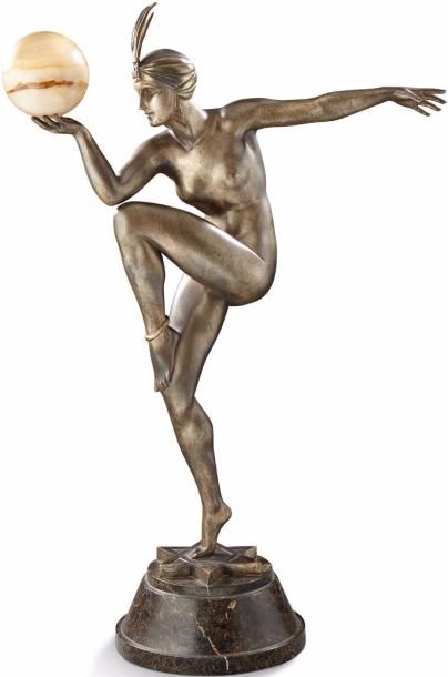 Maurice GUIRAUD RIVIERE (1881-1947) "Stella"
Important bronze argenté et traces de...