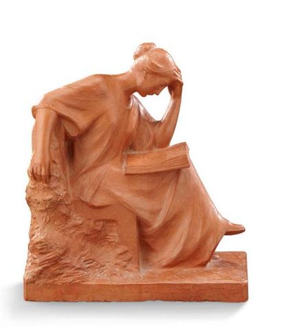 PIERRE CURILLON (1886-1954) Epreuve en terre cuite patinée figurant une femme assise...