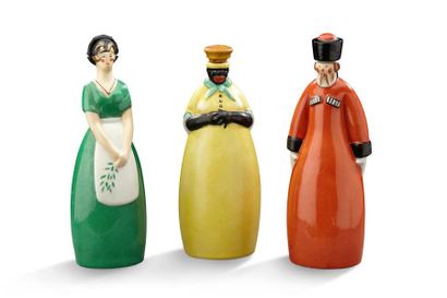 MAISON ROBJ Suite de trois bouteilles avec leurs bouchons en porcelaine polychrome...