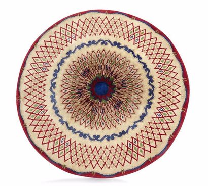 PAULE LELEU (1906-1987) Tapis circulaire à motifs floraux rayonnants polychromes.
Signé.
Diam:...