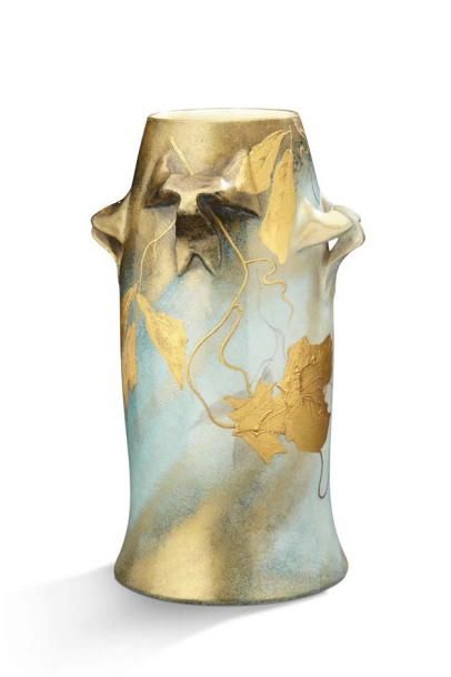 CLEMENT MASSIER (1857-1933) & LUCIEN LEVY DHURMER (1865-1953) Vase en faïence émaillée...