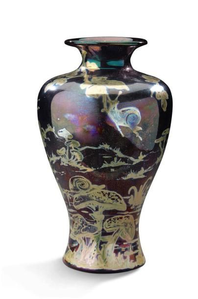 JEROME MASSIER (1850-1916) Vase de forme balustre en faïence émaillée irisée bleu...