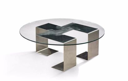 JEAN PIERRE MESMIN (NÉ EN 1964) Table basse à plateau circulaire en verre translucide...