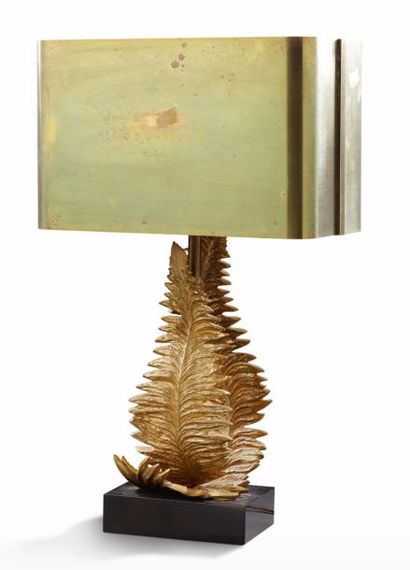 MAISON CHARLES Lampe en bronze doré figurant des palmes.
Reflecteur en laiton doré.
Base...
