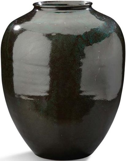 AUGUSTE DELAHERCHE (1857-1940) Important vase ovoïde à col resserré en grès émaillé...