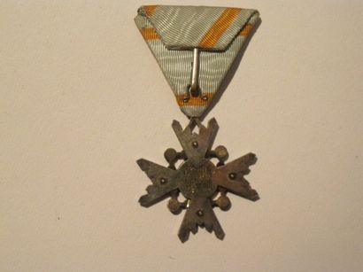 null Japon Ordre du Trésor sacré. Croix d'Officier. Argent, émail, ruban. TTB