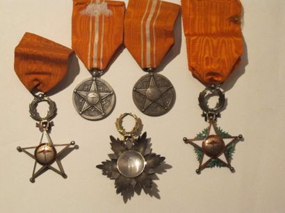 null Maroc Ordre du Ouissam Allaouite. Lot de 5 décorations, dont 2 médailles de...