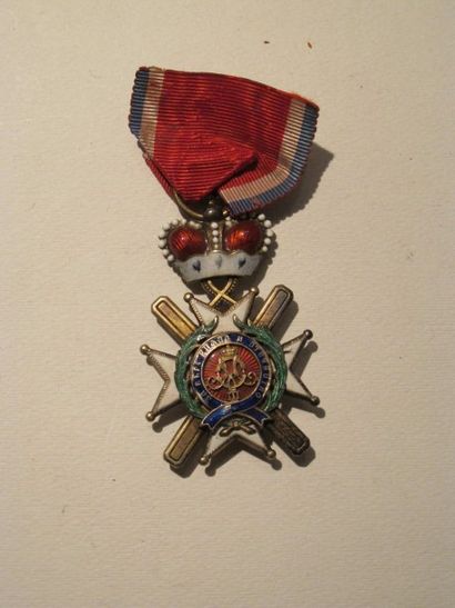 null Serbie Ordre de Takowo. Croix de Chevalier. Vermeil, émail (éclats), ruban....