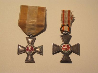 null Allemagne Ordre de l'Aigle rouge. Lot de 2 croix de Chevalier. Argent, émail,...
