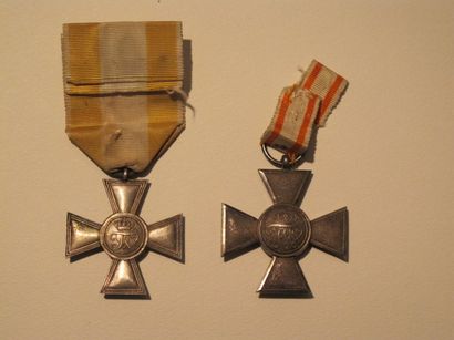 null Allemagne Ordre de l'Aigle rouge. Lot de 2 croix de Chevalier. Argent, émail,...