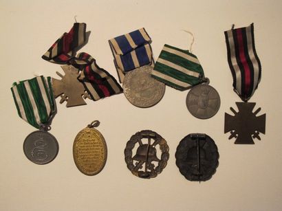 null Allemagne Lot de 8 décorations de 1914-1918, 5 rubans.
