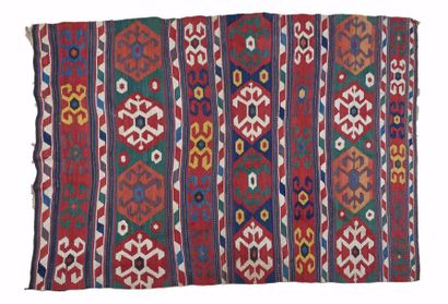null KILIM KOUBA (Caucase)
Tapis à décor de bandes et rayures de semis de caissons...
