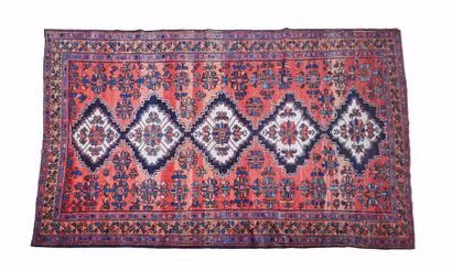 null BAKTIAR (Iran)
Grand tapis à velours en laine, chaînes, trame et franges en...