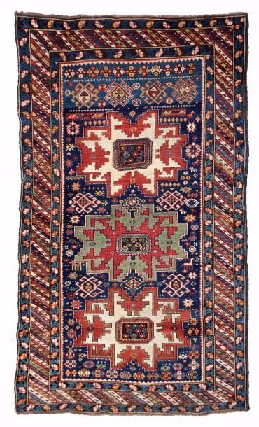 LESGHI (Caucase)
Très beau tapis à fond bleu...