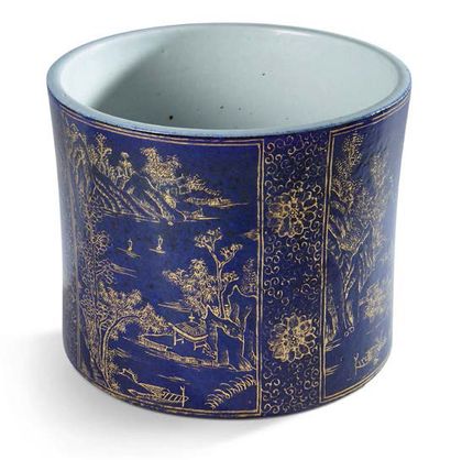 Chine, fin de la dynastie Qing, XIXe siècle Cache-pot en porcelaine emaillée bleu...