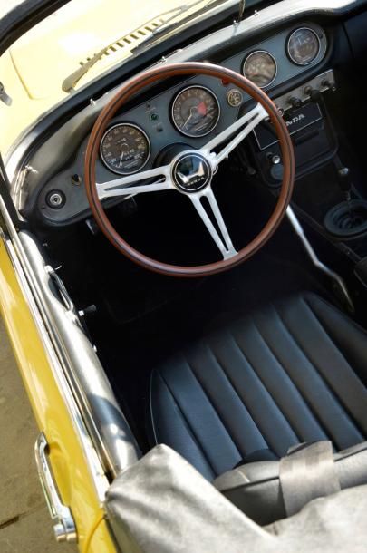 1968 - HONDA S800 CABRIOLET Une très rare version cabriolet
Seulement 2 propriétaires...