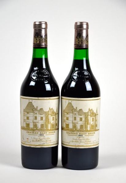 null 2 B CHÂTEAU HAUT BRION (1 e.t. légères; 1 e.l.a.) GCC1 Graves 1981